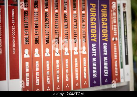 Foto di un libro di opere di Mihail Bulgakov in vendita in una libreria di Belgrado, serbia. Mikhail Afanasyevich Bulgakov era un russo, in seguito sovietico W Foto Stock