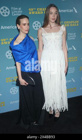 Sarah Paulson ed Ella Beatty partecipano al 49° Chaplin Award in onore di Jeff Bridges al Lincoln Center di New York il 29 aprile 2024 Foto Stock