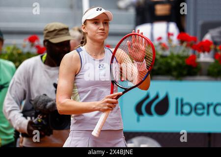 Elena Rybakina del Kazakistan celebra dopo aver vinto contro Yulia Putintseva del Kazakistan durante il mutua Madrid Open 2024, ATP Masters 1000 e WTA 1000, torneo di tennis il 1° maggio 2024 alla Caja Magica di Madrid, Spagna Foto Stock