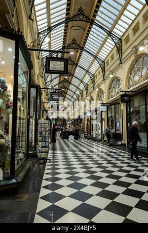 MELBOURNE, AUSTRALIA - 12 APRILE 2024: Negozi al Royal Arcade Foto Stock