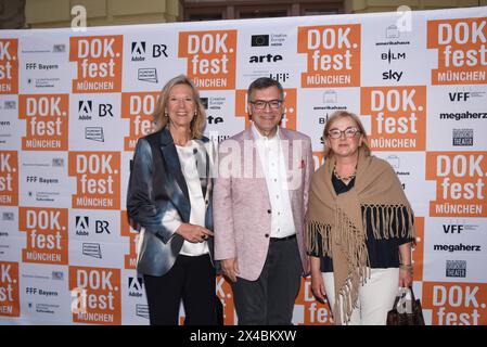 Katja Wildenmuth BR Intendatin Dr Florian Herrmann MDL Dorothe Erpenstein FFF Geschaeftsfuehrung Muenchen 01.05.2024 Deutsches Theater Dov Fest- Eroeffnung Muenchen *** Katja Wildenmuth BR Intendatin Dr Florian Herrmann MDL Dorothe Erpenstein Direttore generale Monaco di Baviera 01 05 2024 Deutsches Theater Dov Fest inaugurazione Monaco di Baviera Foto Stock