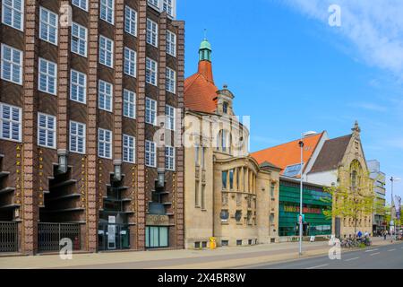 Anzeiger-Hochhaus und ehemaliges Goseriedebad, 1905 eröffnetes Hallenbad im Stil des Neobarock und Jugendstil, Landeshauptstadt Hannover, Niedersachsen, Deutschland *** edificio alto Anzeiger ed ex Goseriedebad, piscina coperta aperta nel 1905 in stile neo-barocco e art nouveau, capitale dello stato Hannover, bassa Sassonia, Germania Foto Stock