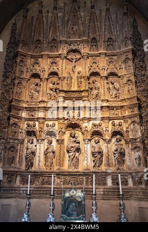 Arte antica: Dettaglio di un altare all'interno del Duomo di Modena, Italia. Foto Stock