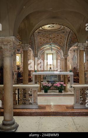 Dettaglio di uno spazio interno della Cattedrale di Modena, Italia Foto Stock