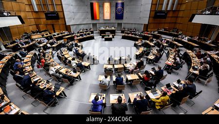 Berlino, Germania. 2 maggio 2024. Parere della camera plenaria alla 47a sessione plenaria della camera dei rappresentanti di Berlino. Crediti: Britta Pedersen/dpa/Alamy Live News Foto Stock