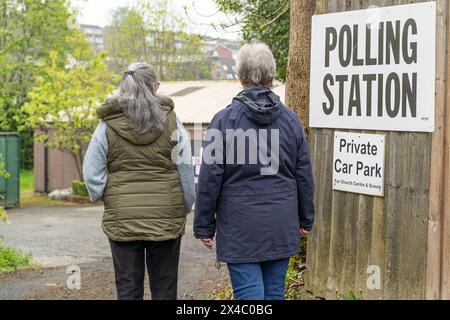 Kidderminster, Regno Unito. 2 maggio 2024. I sondaggi si aprono in tutto il paese per le elezioni locali. Crediti: Lee Hudson/Alamy Live News Foto Stock