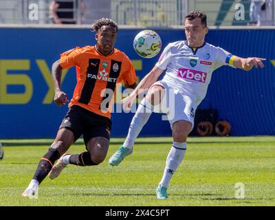 Non esclusiva: KIEV, UCRAINA - 1 MAGGIO 2024 - vengono visti il centrocampista Illia Putria (R) del FC Chornomorets Odesa e il centrocampista Kevin del FC Shakhtar Donetsk Foto Stock