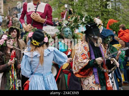 Partecipanti al Jack in the Green May Day English folk festival maggio 2023, Hastings East Sussex Inghilterra Regno Unito Foto Stock