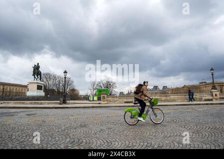 Parigi, Francia - 11 marzo 2024. Il Pont Neuf ("Ponte nuovo"), il più antico ponte in piedi sul fiume Senna a Parigi, Francia. Foto Stock