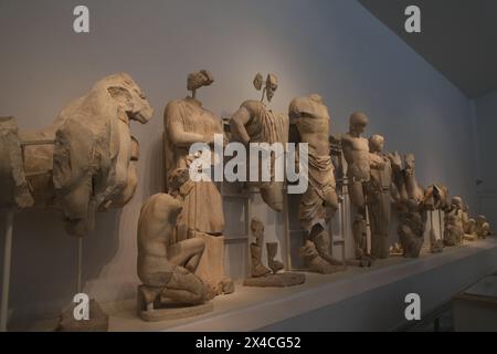 Le uniche sculture pedimentali in marmo e le metope del tempio di Zeus Foto Stock