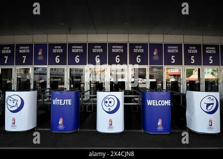 Praga, Repubblica Ceca. 2 maggio 2024. Preparazione del fanzone e dintorni dell'O2 Arena per il Campionato del mondo di hockey su ghiaccio 2024, Praga, Repubblica Ceca, 2 maggio 2024. Crediti: Katerina Sulova/CTK Photo/Alamy Live News Foto Stock