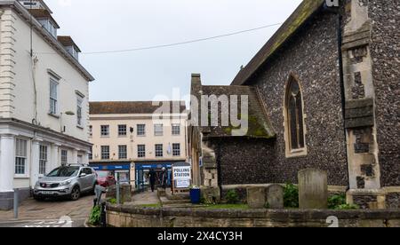 Wallingford, Inghilterra, Regno Unito. Giovedì 1 Wallingford si reca alle urne per le elezioni locali del 2 maggio 2024, per decidere chi verrà eletto Commissario di polizia. Crediti: Lu Parrott / Alamy Live News Foto Stock