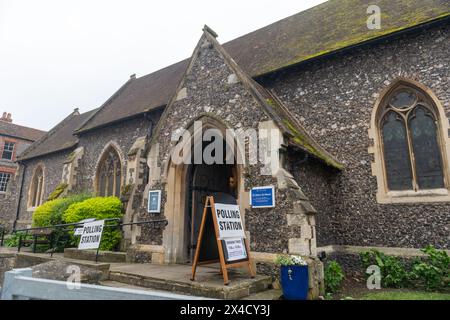 Wallingford, Inghilterra, Regno Unito. Giovedì 1 Wallingford si reca alle urne per le elezioni locali del 2 maggio 2024, per decidere chi verrà eletto Commissario di polizia. Crediti: Lu Parrott / Alamy Live News Foto Stock