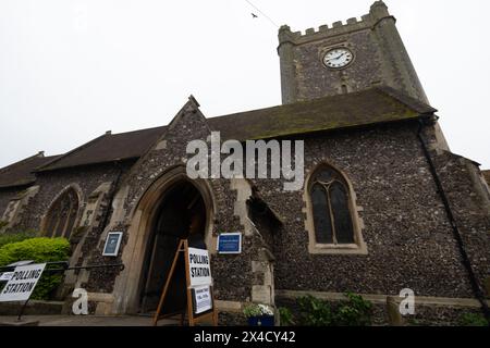 Wallingford, Inghilterra, Regno Unito. Giovedì 1 Wallingford si reca alle urne per le elezioni locali del 2 maggio 2024, per decidere chi verrà eletto Commissario di polizia. Crediti: Lu Parrott / Alamy Live News Foto Stock