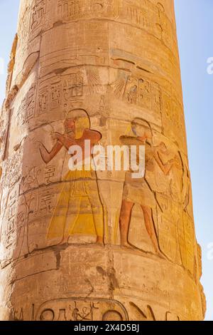 Karnak, Luxor, Egitto. Colonne della grande sala Ipostilio al complesso del Tempio di Karnak. Foto Stock