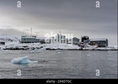 Base di ricerca Vernadsky, la stazione Ucraina Antartica a Marina Point sull'isola di Galindez nelle isole Argentine, Antartide. Foto Stock