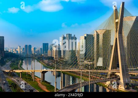 Skyline di Sao Paulo al tramonto, Brasile Foto Stock