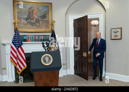 Washington, Stati Uniti. 2 maggio 2024. Il presidente degli Stati Uniti Joe Biden fa una dichiarazione sui disordini del campus dalla sala Roosevelt della Casa Bianca a Washington DC giovedì 2 maggio 2024. Nelle sue osservazioni il Presidente ha affermato che non c'è posto per il razzismo o l'antisemitismo in America. Credito: Chris Kleponis/Pool via CNP credito: Abaca Press/Alamy Live News Foto Stock