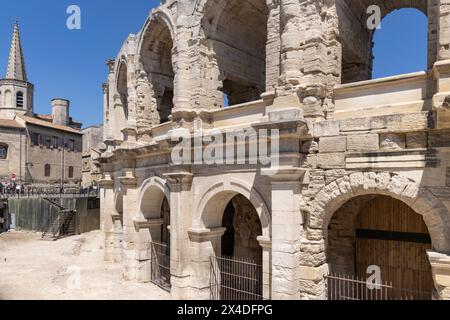 Arles, Bouches-du-Rhone, Provence-Alpes-Cote d'Azur, Francia. Le rovine del colosseo Romano ad Arles. (Solo per uso editoriale) Foto Stock