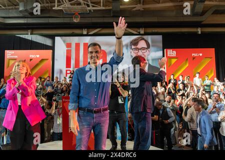 Barcellona, 02/05/2024, Pedro Sánchez fa la sua prima apparizione ad un evento politico dopo il periodo di riflessione che ha preso per 5 giorni. Il presidente spagnolo ha organizzato una manifestazione nella città di Sant Boi per la campagna elettorale catalana, dove il candidato socialista è il favorito principale per vincere le elezioni. Pedro Sánchez hace su primera aparición en un acto político después del período de reflexión que se tomó durante 5 días. El presidente español ha realizado un mitin en la ciudad de Sant Boi para la Campaña en las elecciones catalanas, donde el candidato socialista es el principal favo Foto Stock