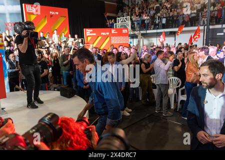 Barcellona, 02/05/2024, Pedro Sánchez fa la sua prima apparizione ad un evento politico dopo il periodo di riflessione che ha preso per 5 giorni. Il presidente spagnolo ha organizzato una manifestazione nella città di Sant Boi per la campagna elettorale catalana, dove il candidato socialista è il favorito principale per vincere le elezioni. Pedro Sánchez hace su primera aparición en un acto político después del período de reflexión que se tomó durante 5 días. El presidente español ha realizado un mitin en la ciudad de Sant Boi para la Campaña en las elecciones catalanas, donde el candidato socialista es el principal favo Foto Stock