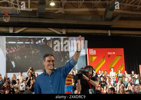 Barcellona, 02/05/2024, Pedro Sánchez fa la sua prima apparizione ad un evento politico dopo il periodo di riflessione che ha preso per 5 giorni. Il presidente spagnolo ha organizzato una manifestazione nella città di Sant Boi per la campagna elettorale catalana, dove il candidato socialista è il favorito principale per vincere le elezioni. Pedro Sánchez hace su primera aparición en un acto político después del período de reflexión que se tomó durante 5 días. El presidente español ha realizado un mitin en la ciudad de Sant Boi para la Campaña en las elecciones catalanas, donde el candidato socialista es el principal favo Foto Stock