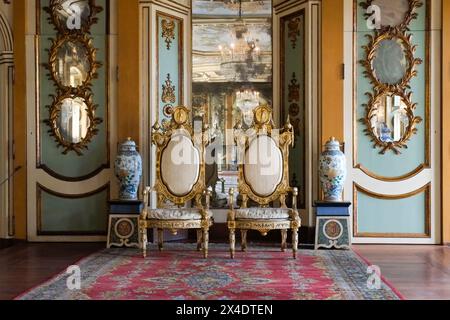 Lisbona, Portogallo. Palazzo reale. Camera usata per l'intrattenimento dei reali. Foto Stock