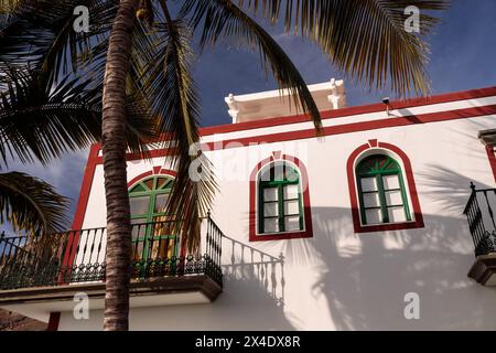 Edifici in stile coloniale a Puerto de Mogan, Gran Canaria Foto Stock