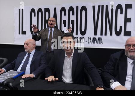 News - il mondo al contrario, presentazione del libro di Roberto Vannacci, il generale candidato alle elezioni europee con la Lega, è impegnato a presentare il suo libro il mondo al contrario del mondo al rovescio Napoli Italia Copyright: XAntonioxBalascox/xLiveMediax LPN 1334979 Foto Stock