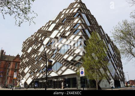 Edificio di diamanti presso l'Università di Sheffield, Inghilterra, Regno Unito, vincitore di un premio per l'architettura moderna e l'istruzione superiore britannica Foto Stock