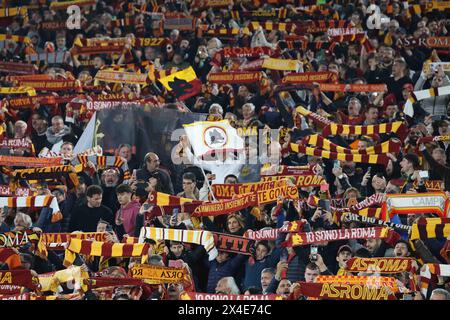 Roma, Lazio, ITALIA. 2 maggio 2024. 02/05/2024 Roma, Stadio Olimpico, partita di calcio valida per la semifinale dell'Europa League 2023/24 tra AS Roma e Bayer Leverkusen. Nella foto: Supporters roma (Credit Image: © Fabio Sasso/ZUMA Press Wire) SOLO USO EDITORIALE! Non per USO commerciale! Foto Stock