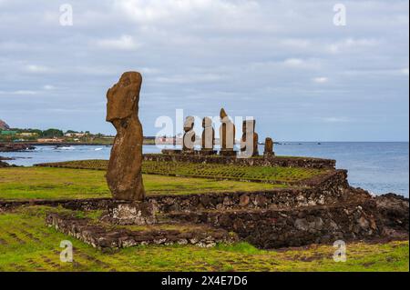 Le statue Moai di AHU Tahai e AHU Vai Uri si trovano nel complesso archeologico di Tahat. Rapa Nui, isola di Pasqua, Cile Foto Stock