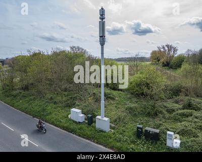 Vista aerea/drone di un montante telefonico 5G a Oxford, Oxfordshire, Regno Unito Foto Stock