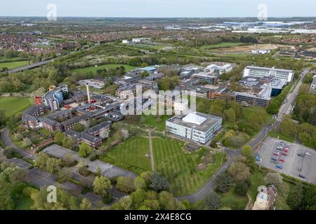 Vista aerea del campus Open University, Milton Keynes, Buckinghamshire, Regno Unito. Foto Stock