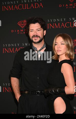 Città del Messico, Messico. 2 maggio 2024. L'attrice Sydney Sweeney e l'attore Alvaro morte stanno posando per le foto durante la chiamata fotografica del film "Immacolata" al Four Seasons Hotel di città del Messico, Messico, il 2 maggio 2024. (Foto di Carlos Tischler/Eyepix Group) (foto di Eyepix/NurPhoto) credito: NurPhoto SRL/Alamy Live News Foto Stock