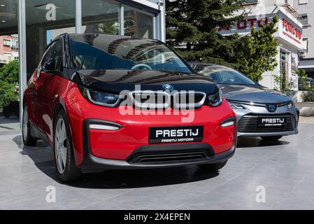 ISTANBUL, TURCHIA - 21 APRILE 2024: 2020 BMW i3 Lodge Edition prodotta dalla casa automobilistica tedesca BMW in varie configurazioni di motore e carrozzeria. Foto Stock