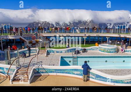 Nave da crociera Sapphire Princess, CapeValentine, Elephant Island, Isole Shetland meridionali, Penisola Antartica, Antartide Foto Stock