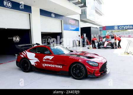 Miami, Etats Unis. 2 maggio 2024. Safety Car durante la Formula 1 Crypto.com Miami Grand Prix 2024, 6° round del Campionato del mondo di Formula 1 2024 dal 3 al 5 maggio 2024 sull'autodromo Internazionale di Miami, a Miami, Stati Uniti d'America - foto DPPI Credit: DPPI Media/Alamy Live News Foto Stock