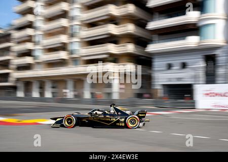 Monaco, Monaco. 27 aprile 2024. Jean-Eric Vergne del Team DS Automobiles Penske pilota visto durante l'e-Prix di Monaco del campionato mondiale ABB Formula-e 2024. Classifica finale: 1. Mitch Evans - JAGUAR TCS Racing, 2. Nick Cassidy - JAGUAR TCS Racing, 3. Stoffel Vandoorne DS - PENSKE crediti: SOPA Images Limited/Alamy Live News Foto Stock
