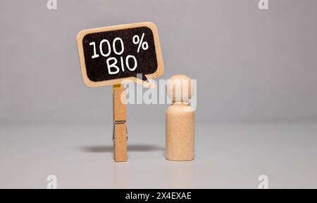 100% di parole ECO fatte di lettere a blocchi di legno su tavola di legno Foto Stock