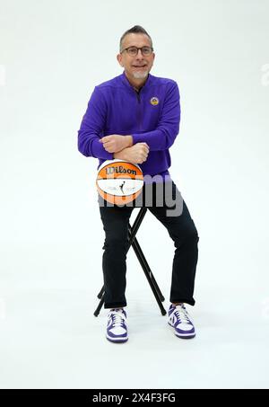 L'allenatore di LA Sparks Curt Miller posa durante la giornata dei media WNBA, martedì 1° maggio 2024 a Torrance, California. Foto Stock