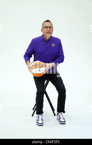 L'allenatore di LA Sparks Curt Miller posa durante la giornata dei media WNBA, martedì 1° maggio 2024 a Torrance, California. Foto Stock