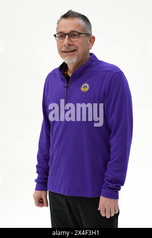 L'allenatore di LA Sparks Curt Miller posa durante la giornata dei media WNBA, martedì 1° maggio 2024 a Torrance, California. Foto Stock