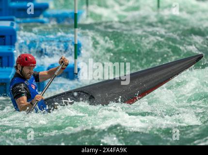 26 aprile 2024: Casey Eichfeld (52) durante gli US Olympic Mens Canoe Team Trials a Riversport a Oklahoma City, OK. Foto Stock