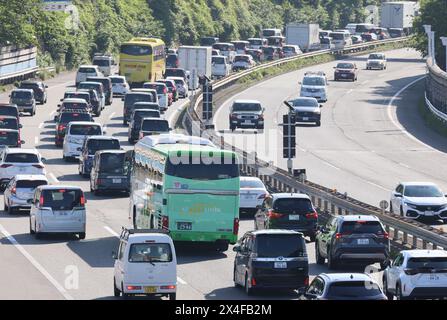 Tokyo, Giappone. 3 maggio 2024. Gli automobilisti sono intrappolati in un ingorgo lungo un'autostrada a Tokyo in una settimana di vacanze della Golden Week di venerdì 3 maggio. (Foto di Yoshio Tsunoda/AFLO) Foto Stock