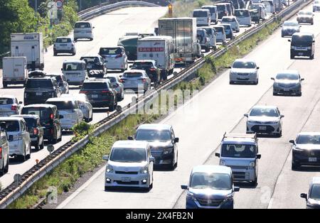 Tokyo, Giappone. 3 maggio 2024. Gli automobilisti sono intrappolati in un ingorgo lungo un'autostrada a Tokyo in una settimana di vacanze della Golden Week di venerdì 3 maggio. (Foto di Yoshio Tsunoda/AFLO) Foto Stock