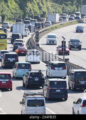 Tokyo, Giappone. 3 maggio 2024. Gli automobilisti sono intrappolati in un ingorgo lungo un'autostrada a Tokyo in una settimana di vacanze della Golden Week di venerdì 3 maggio. (Foto di Yoshio Tsunoda/AFLO) Foto Stock