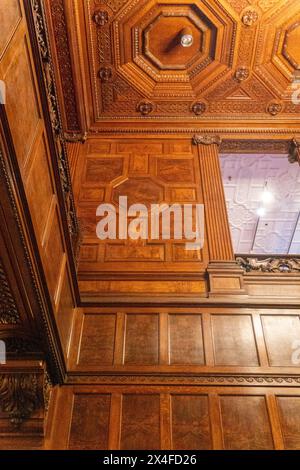 Dettaglio dei pannelli di legno delle scale nella Andrew Carnegie Mansion, dimora storica e museo, Upper East Side, Manhattan, New York City, USA Foto Stock