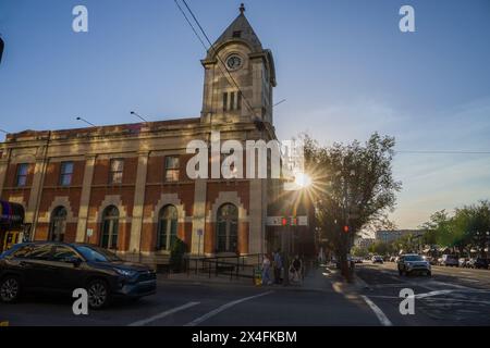 Vecchia Edmonton con edificio storico e architettura moderna Foto Stock