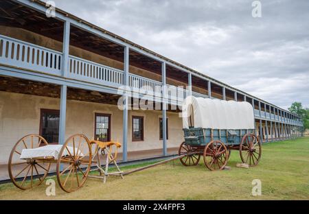 La vecchia caserma di cavalleria presso Fort Laramie National Historic Site, Trading Post, Diplomatic Site e Military Installation in Wyoming, USA Foto Stock